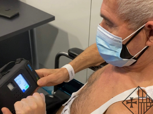 Sant Pau, primer hospital català en utilitzar l'armilla desfibril·ladora portàtil en pacients amb risc de mort sobtada