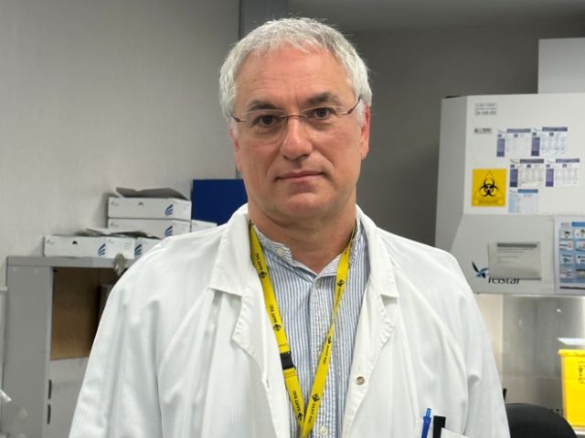 El Dr. Ferran Navarro, vicepresident de la Comissió Nacional de Microbiologia i Parasitologia