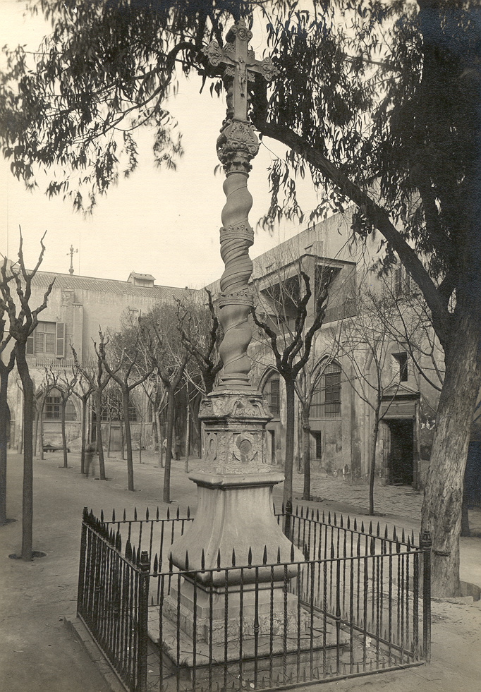 La Santa Cruz del Hospital de la Santa Creu - Pati de l'antic Hospital - Calle Hospital de Barcelona