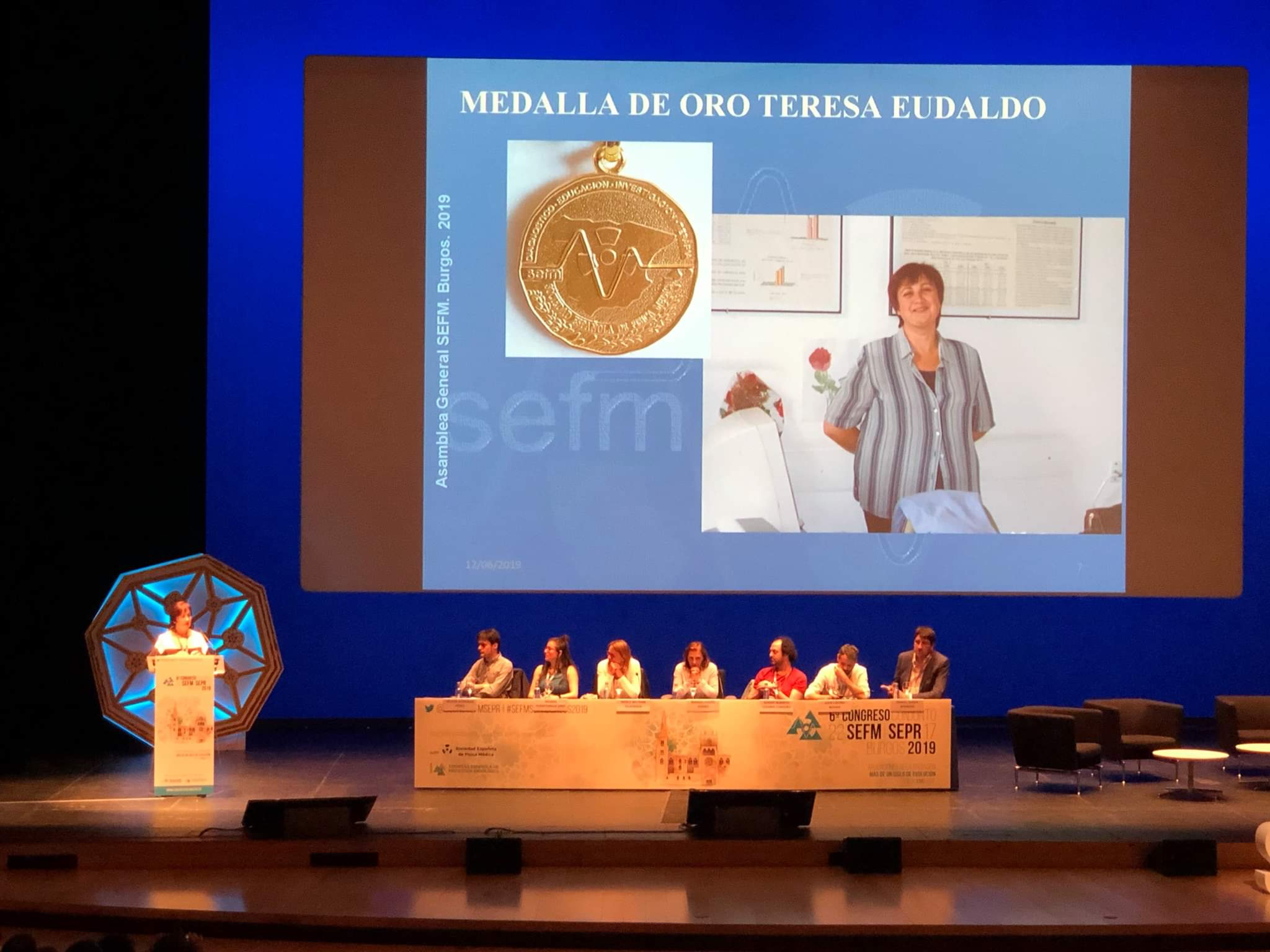 a SEFM entrega medalla d'or a Teresa Eudaldo.