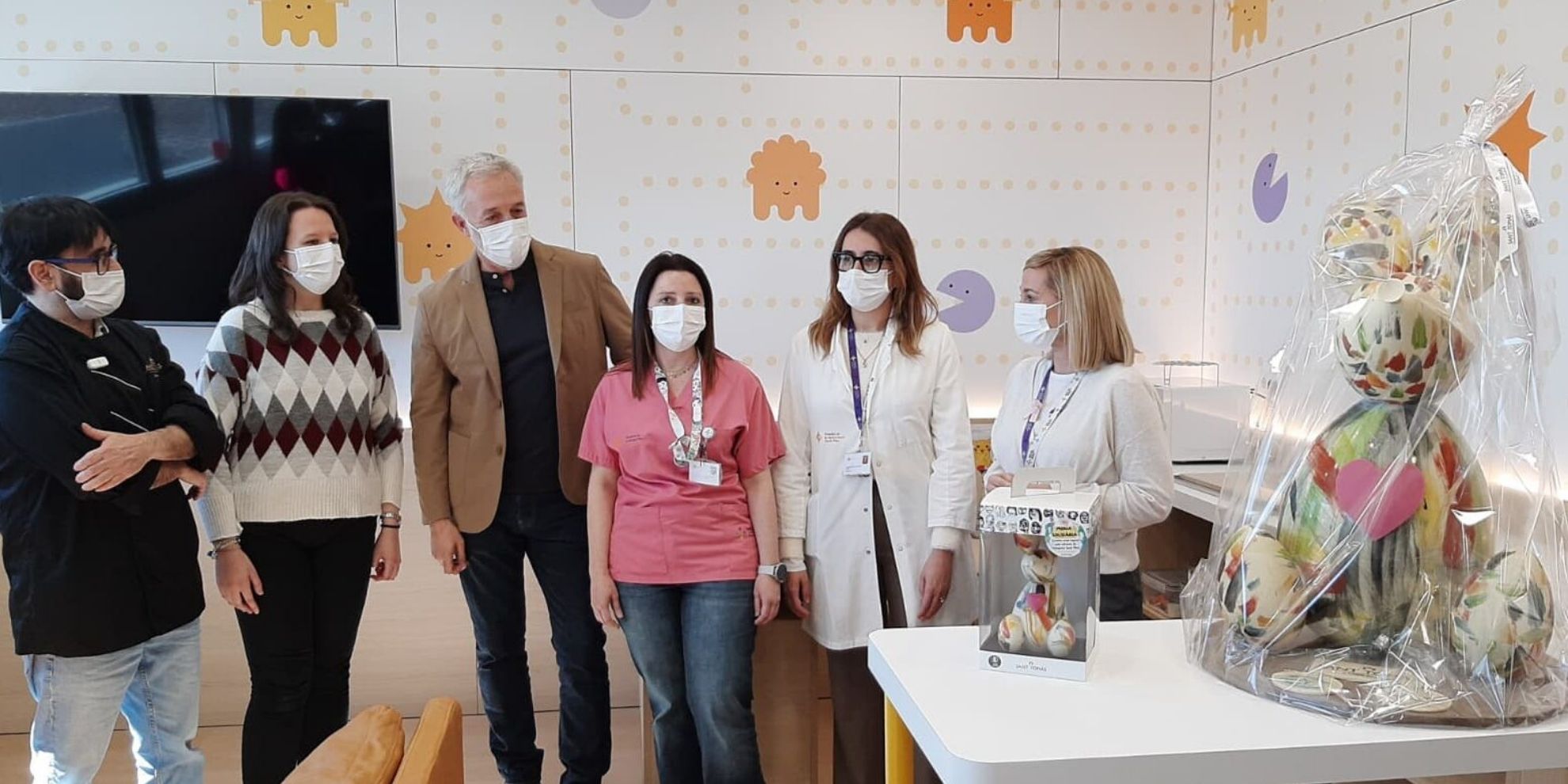 L’Obrador de Sant Tomàs crea una mona solidària per transformar l’Àrea de Pediatria de l’Hospital Sant Pau