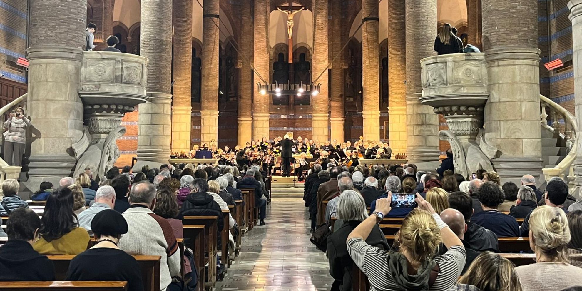 La Coral de l’Hospital de Sant Pau i el COMB, i l’Orquestra Ars Medica organitzen un concert amb motiu de Sant Jordi